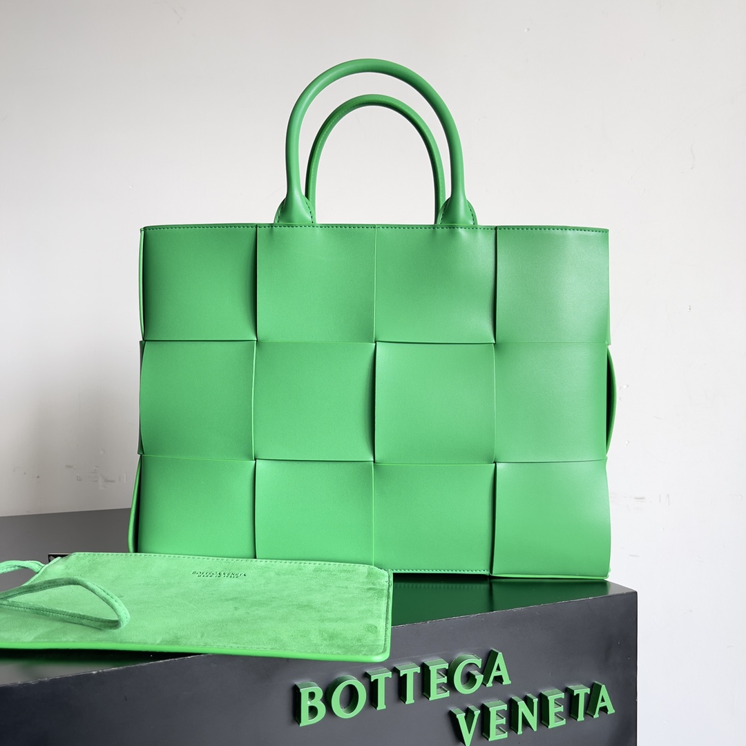 Bottega Veneta Shopping Bags